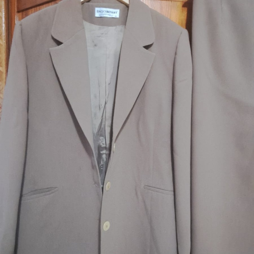 BASCOMPANY Taupe Skirt Suit Set, Size 20 (Italy 52)